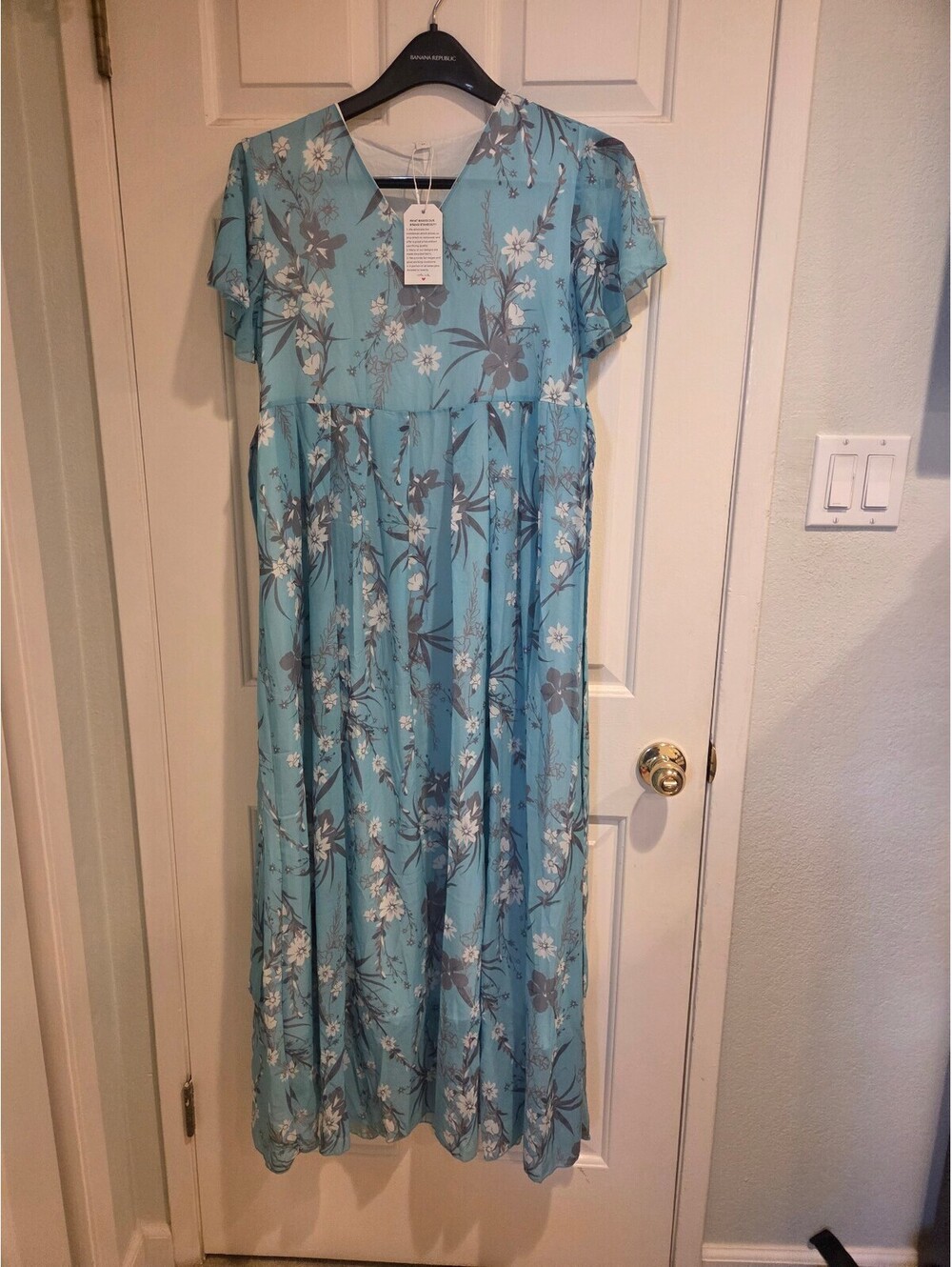Made With <3 love - Women's Blue Floral Midi Dress Size M